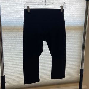 Lululemon knee length running capris